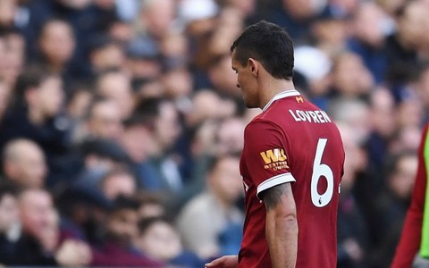 Lovren bị cư dân mạng “ném đá” không thương tiếc