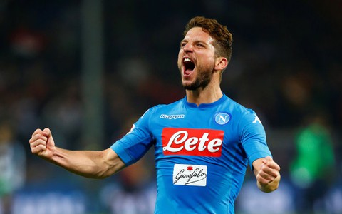 Đá bại Genoa, Napoli trở lại ngôi đầu Serie A