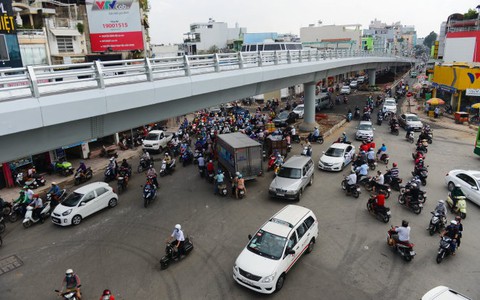 Thông xe cầu vượt ngã sáu Gò Vấp