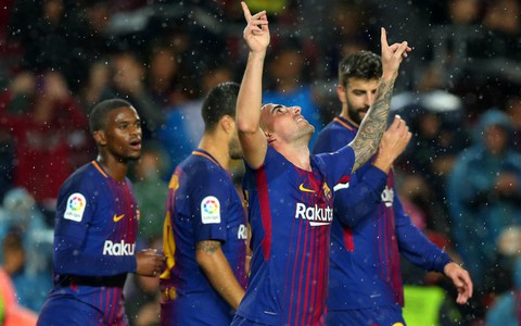 Alcacer tỏa sáng, Barcelona khuất phục Sevilla tại Nou Camp