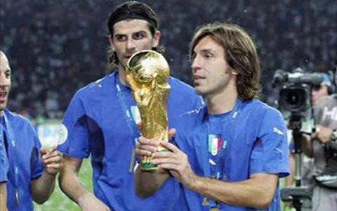 Andrea Pirlo treo giày