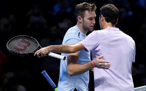 Federer thắng Sock ở trận ra quân ATP Finals
