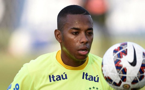 Robinho bị kết án 9 năm tù vì tội hiếp dâm tập thể