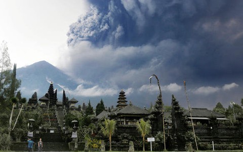 Thiên đường Bali đầy bụi núi lửa: du lịch lao đao