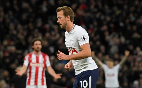 Kane tỏa sáng, Tottenham thắng dễ Stoke