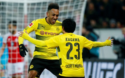 Điểm tin sáng 13-12: HLV Stoeger khởi đầu suôn sẻ cùng Dortmund