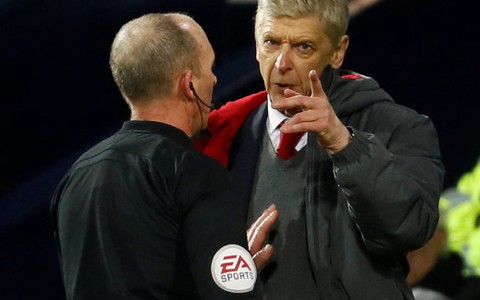 Điểm tin sáng 6-1: HLV Wenger bị cấm chỉ đạo 3 trận
