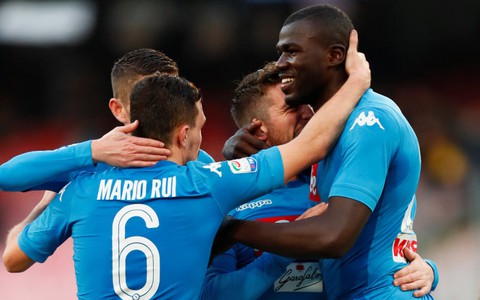 Thắng dễ Hellas Verona, Napoli nới rộng khoảng cách với Juventus