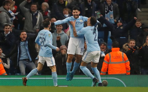 Aguero tỏa sáng, M.C hạ Bristol ở phút đấu bù giờ