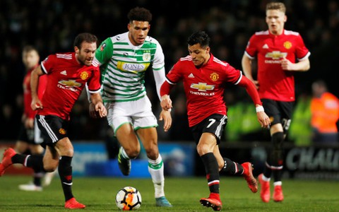 Sanchez ra mắt ấn tượng, M.U vào vòng 5 Cúp FA