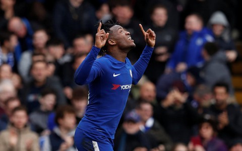 Batshuayi lập cú đúp, Chelsea hạ Newcastle vào vòng 5 Cúp FA