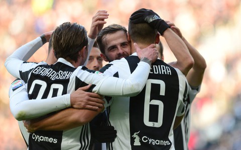 Đè bẹp Sassuolo, Juventus tạm chiếm ngôi đầu