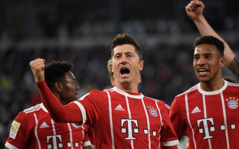 B.M ngược dòng hạ Wolfsburg ở phút bù giờ