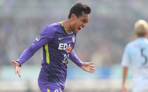 Ghi bàn ở J-League, Dangda đi vào lịch sử Đông Nam Á