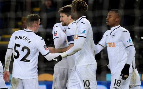 Điểm tin sáng 28-2: Swansea vào tứ kết Cúp FA