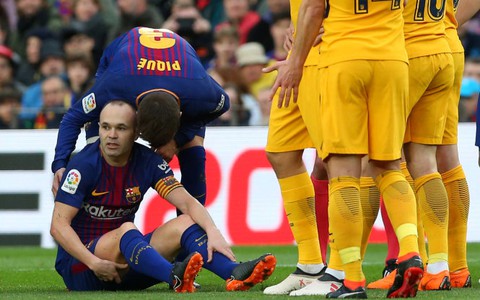 Điểm tin tối 6-3: Barcelona mất Iniesta một tháng