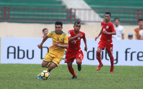 10 người SLNA cầm chân Persija Jakarta
