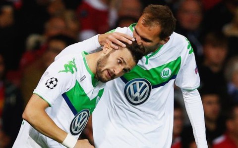 Điểm tin sáng 10-3: Schalke rút ngắn khoảng cách với B.M