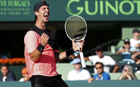 Tay vợt hạng 175 loại Federer ở vòng 2 Miami mở rộng