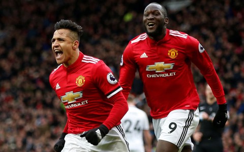 Sanchez tỏa sáng, M.U thắng dễ Swansea