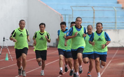 Trợ lý trọng tài ngất xỉu sau bài kiểm tra thể lực