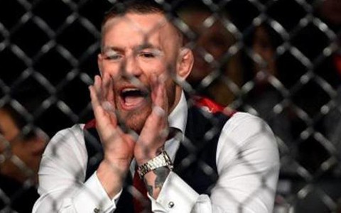 McGregor tấn công xe buýt chở các võ sỹ MMA