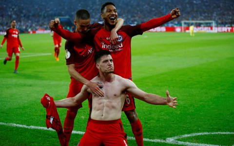 ​Điểm tin sáng 19-4: Eintracht Frankfurt vào CK Cúp quốc gia Đức