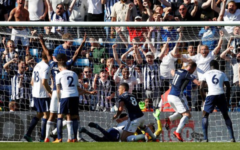 Hạ Tottenham, West Brom níu kéo hi vọng trụ hạng