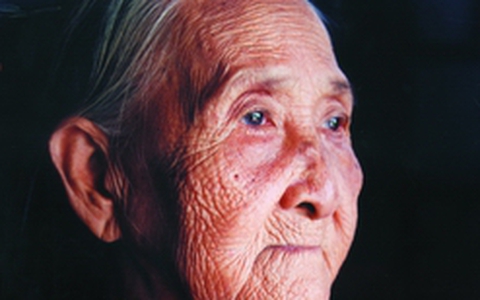 Người mẹ Quơn Long