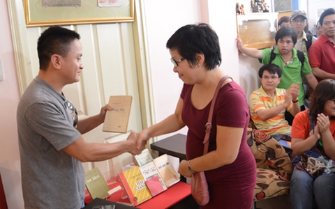 Những cộng hưởng từ phiên sách cũ