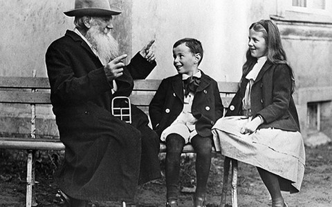 Khi Lev Tolstoy "lên" mạng xã hội...