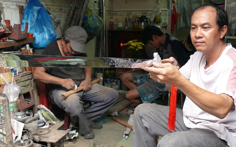 Vào lò luyện kiếm Nhật