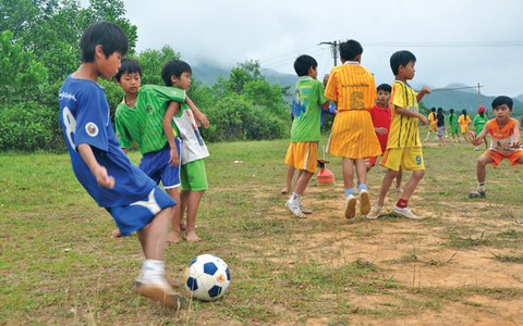 Trẻ nông thôn cũng thiếu sân chơi