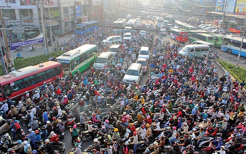 Từ chuyện thu phí xe máy: Mở rộng không gian tự quyết cho địa phương