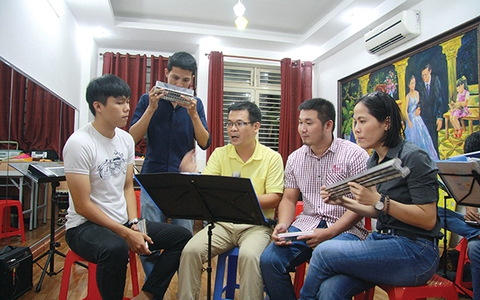 Harmonica Việt Nam: Cây kèn nhỏ bước vào cuộc chơi lớn