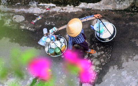 Có tiếng rao nghe sao lạc lõng giữa phố chiều lao xao