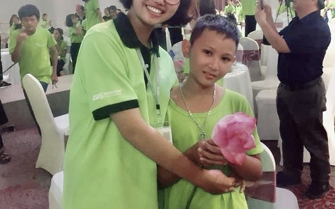 Người thành phố mang đôi mắt khác