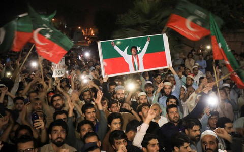 Pakistan: Bài thực hành dân chủ giữa các lằn đạn