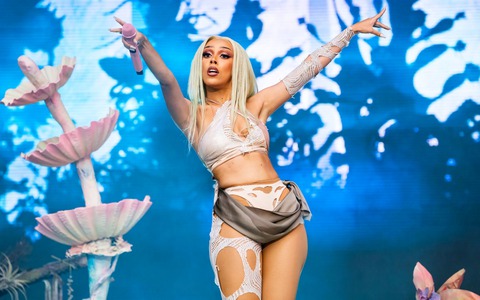 Thế giới của idol và người hâm mộ: Rũ bỏ dần những hào nhoáng độc hại