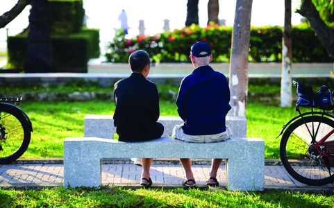 Chăm sóc tuổi già - xin đừng nửa thương nửa nợ