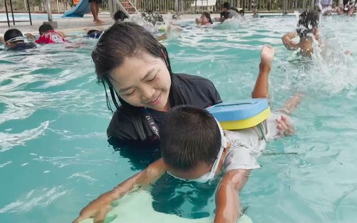 Vietnam’s Mekong Delta teacher offers free swimming lessons for 9 years