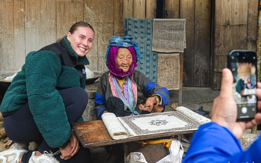Elderly Vietnamese artisan wins hearts online with simple ‘hello’