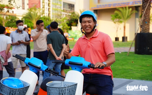 Ho Chi Minh City residents embrace free public e-bikes