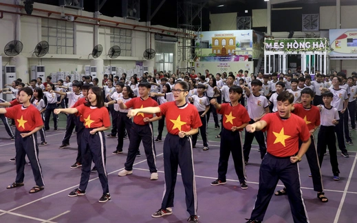 Học sinh Trường THCS - THPT Hồng Hà đồng diễn Vovinam hướng tới kỷ lục kép