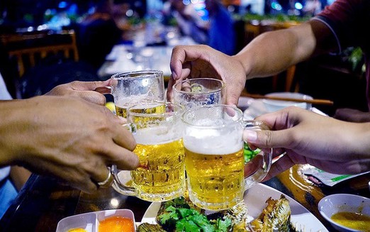 Op-ed: After-work drinking isn’t disappearing in Vietnam, but it’s evolving