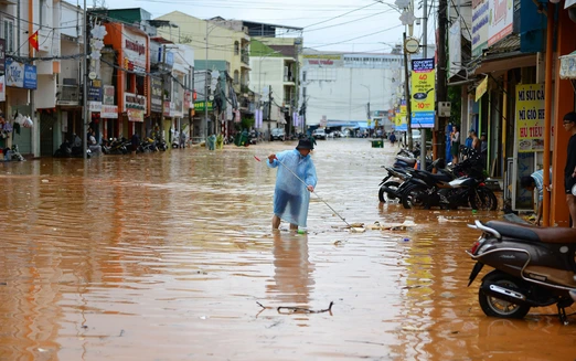 Storm Kalmaegi prompts school closures in Vietnam's Da Lat