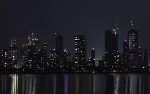 India's stellar growth, low inflation raise questions over rate cuts