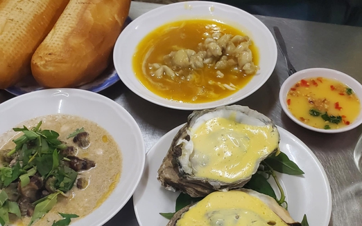Actress-run shellfish spot Oc Khanh a Ho Chi Minh City favorite