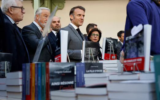 Macron invites international scientists to come work in France