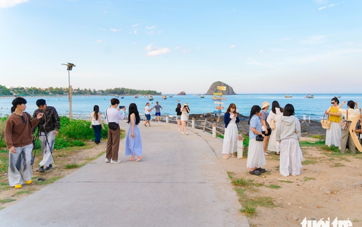 Coastal path boosts tourism at Vietnam’s south-central island